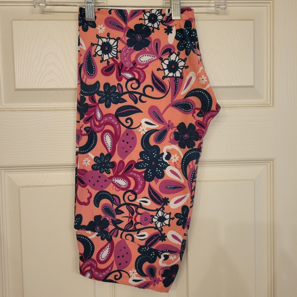 LuLaRoe Tall & Curvy Leggings TC EUC Pink Paisley